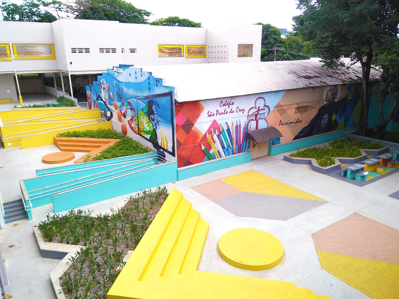 Área de convivência externa no CSPC: o espaço diferenciado faz parte dos atributos da escola particular.